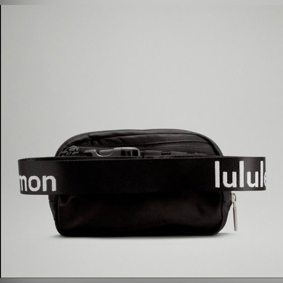 NWT LULULEMON EVERYWHERE SIGNATURE BELT BAG - Picture 2 of 6